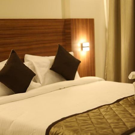 Kyriad Hotel Solapur By Othpl Sholapur Exterior foto