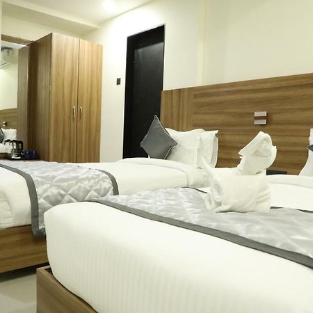 Kyriad Hotel Solapur By Othpl Sholapur Exterior foto