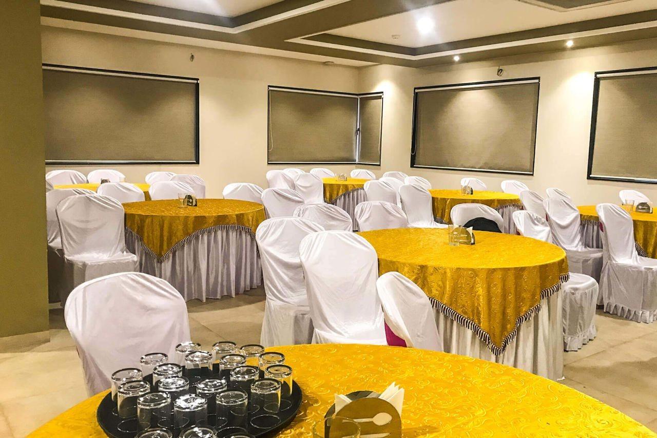 Kyriad Hotel Solapur By Othpl Sholapur Exterior foto