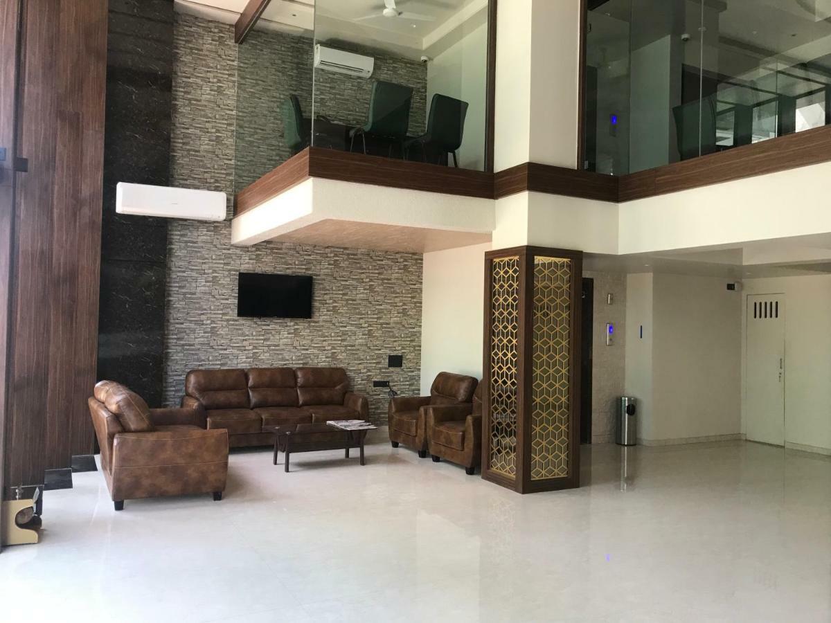 Kyriad Hotel Solapur By Othpl Sholapur Exterior foto