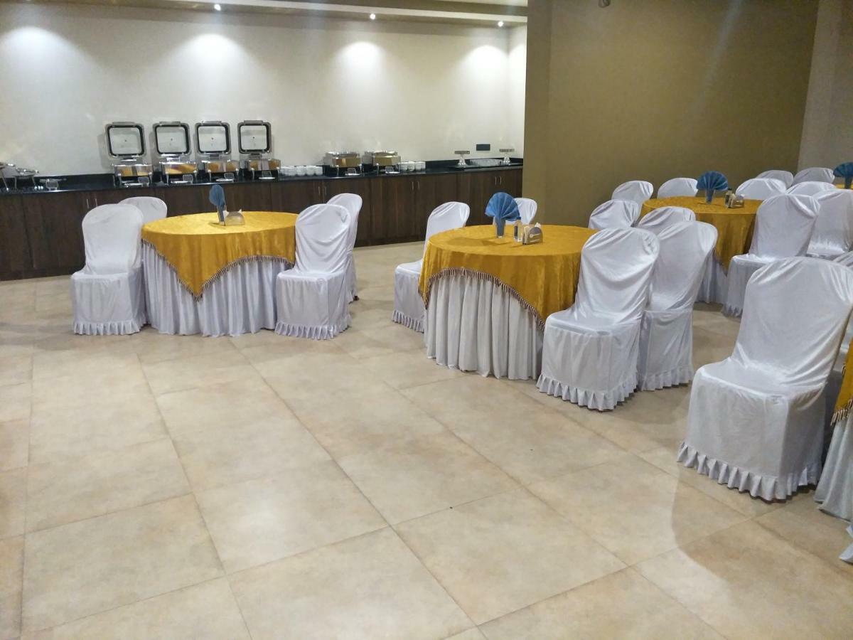 Kyriad Hotel Solapur By Othpl Sholapur Exterior foto