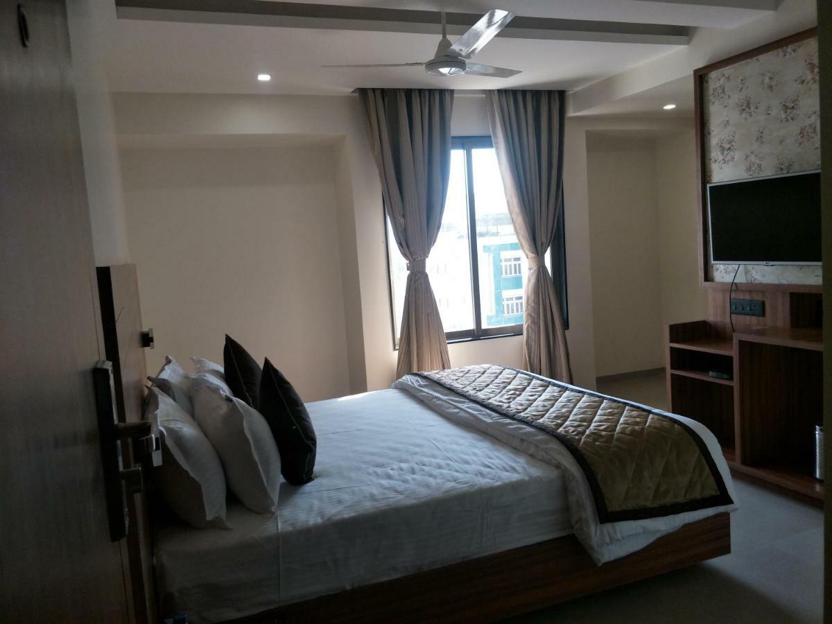 Kyriad Hotel Solapur By Othpl Sholapur Exterior foto