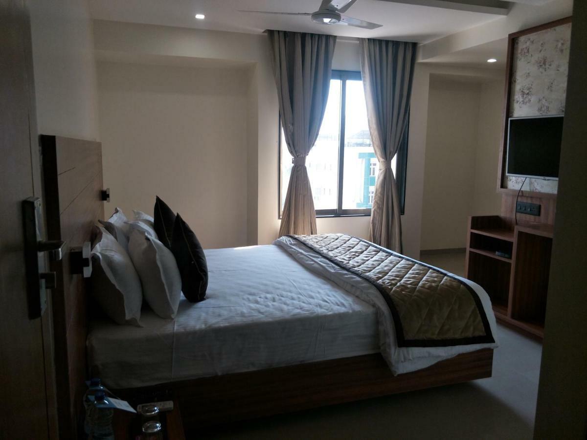 Kyriad Hotel Solapur By Othpl Sholapur Exterior foto