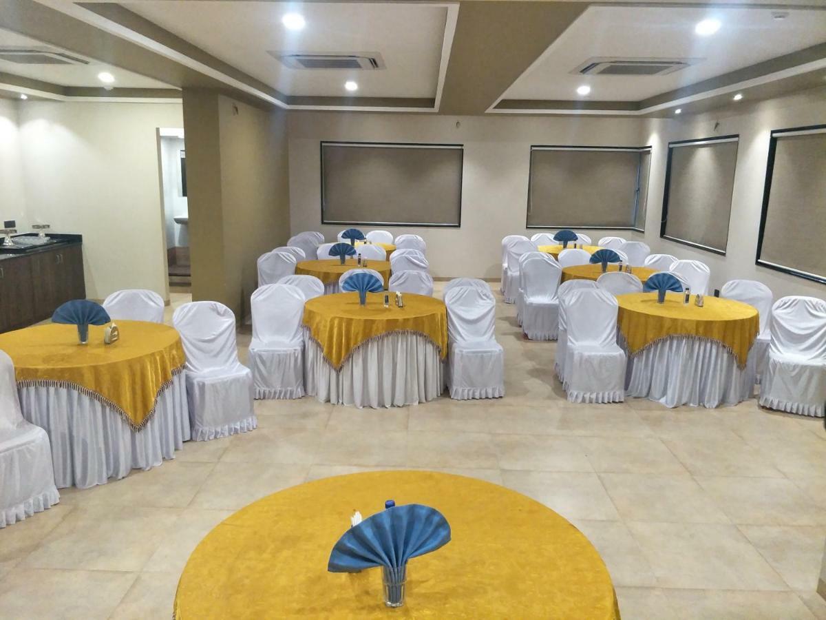 Kyriad Hotel Solapur By Othpl Sholapur Exterior foto