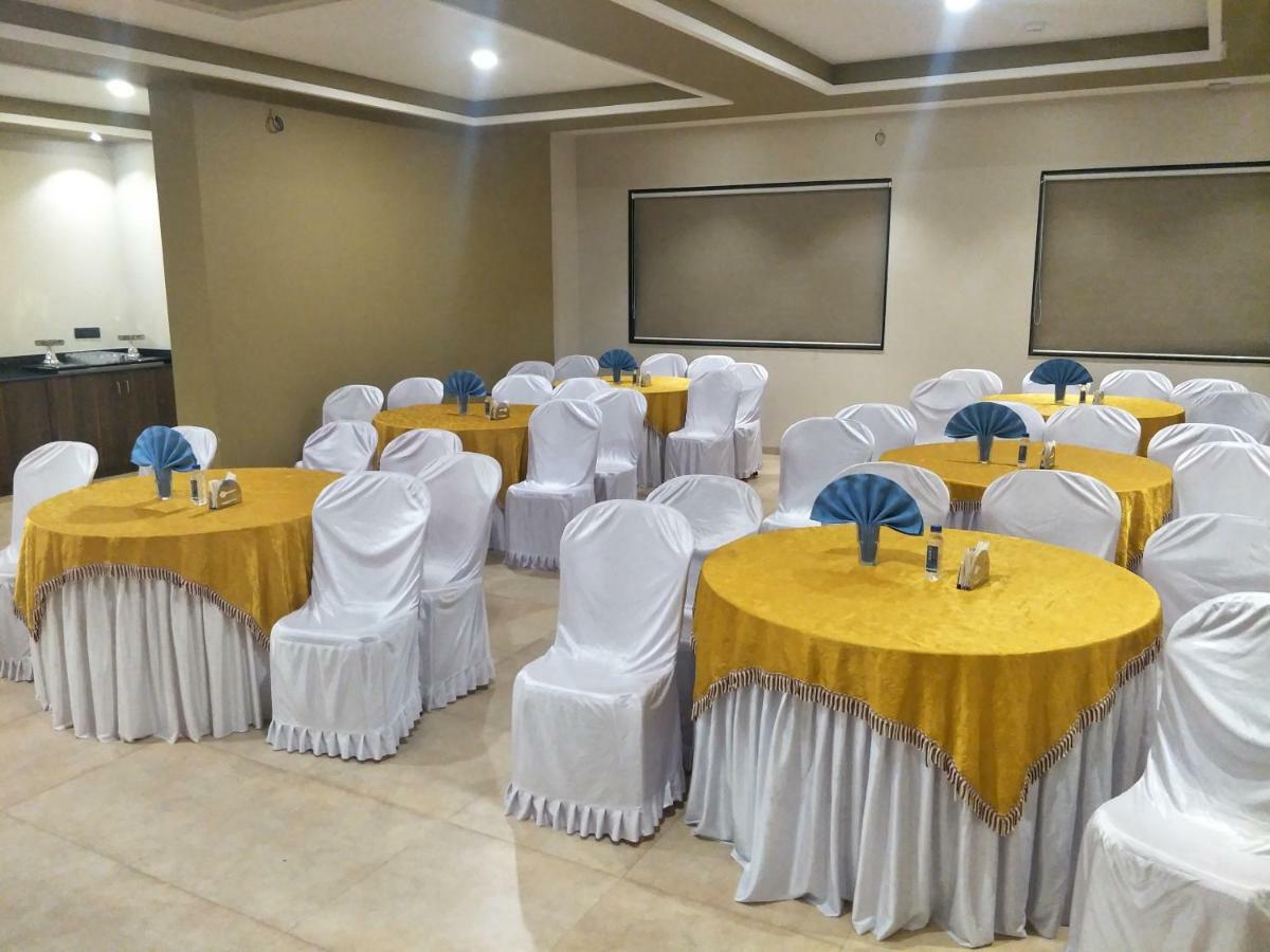 Kyriad Hotel Solapur By Othpl Sholapur Exterior foto