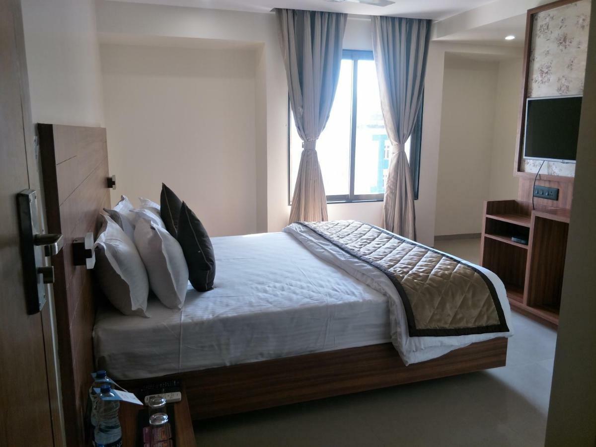 Kyriad Hotel Solapur By Othpl Sholapur Exterior foto