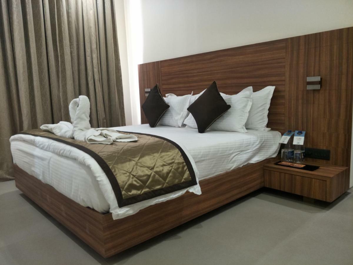 Kyriad Hotel Solapur By Othpl Sholapur Exterior foto