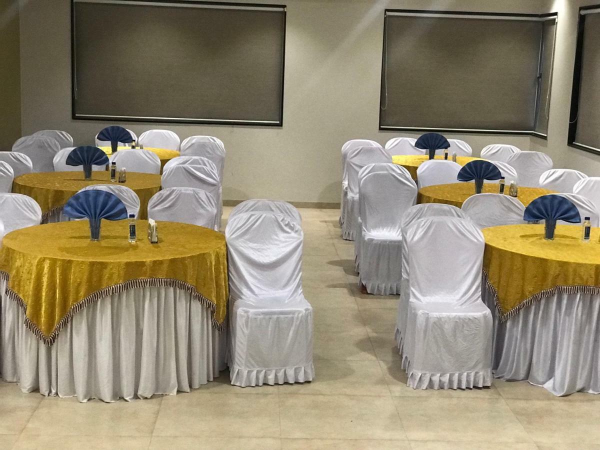 Kyriad Hotel Solapur By Othpl Sholapur Exterior foto