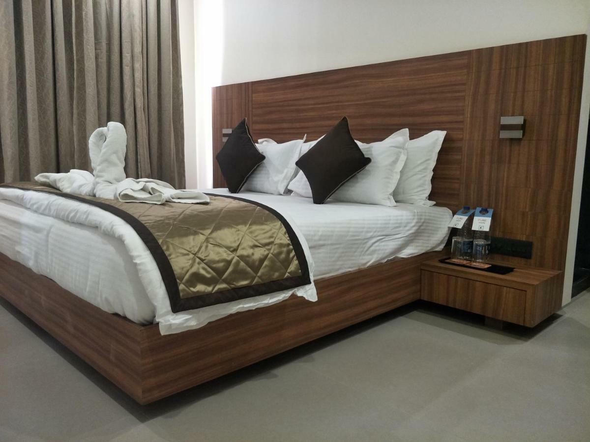 Kyriad Hotel Solapur By Othpl Sholapur Exterior foto